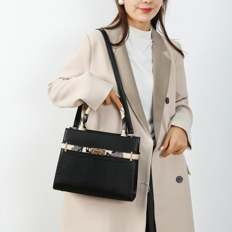 New handbag fashion trend Kelly bag ins French temperament single shoulder messenger women s bag
New handbag fashion trend Kelly bag ins French temperament single shoulder messenger women s bag