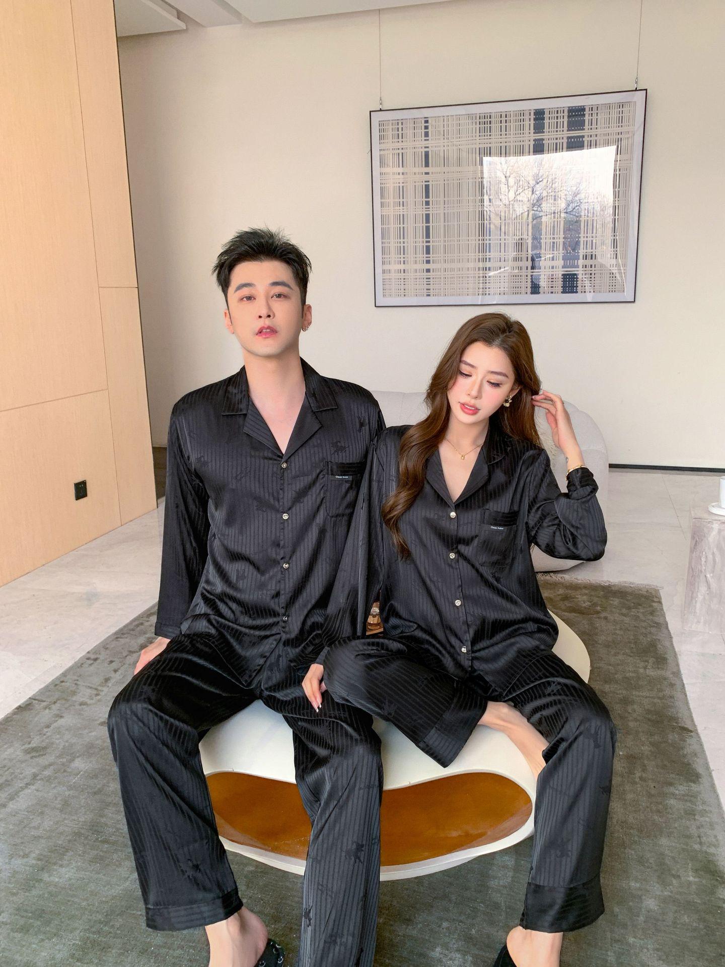 2026 Zodiac Year Couple Pajamas - Men s Ice Silk Long Sleeve & Women s Thin Homewear for Spring/Autumn Men L
2026 Zodiac Year Couple Pajamas - Men s Ice Silk Long Sleeve & Women s Thin Homewear for Spring/Autumn Men L
