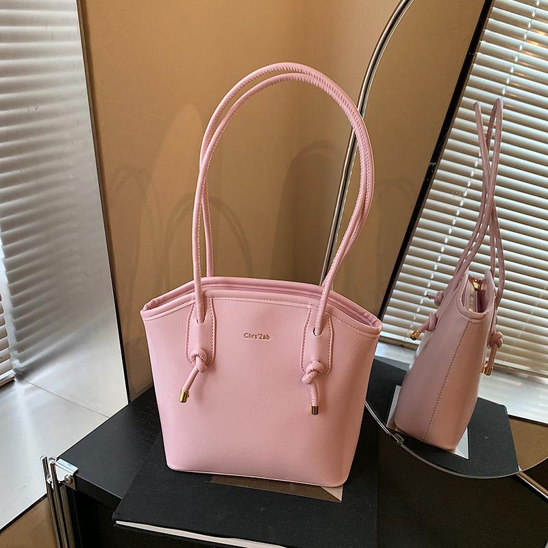 Large Capacity Shoulder Bag Women s New Fashion Versatile Handbag
Large Capacity Shoulder Bag Women s New Fashion Versatile Handbag