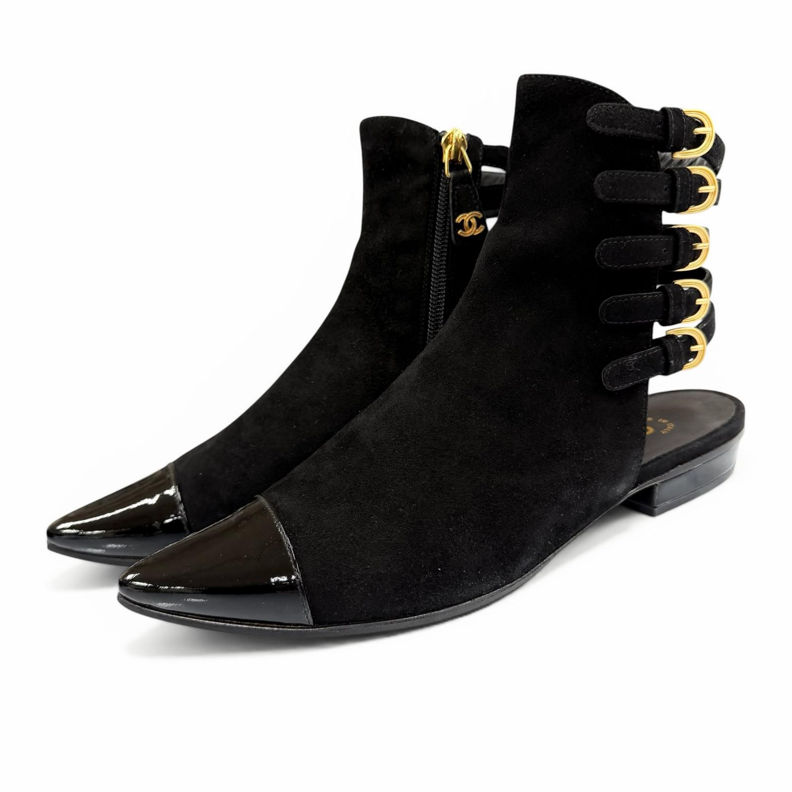 Excellent CHANEL Ankle boots black Suede leather Women 36.5 G30600 Used
Excellent CHANEL Ankle boots black Suede leather Women 36.5 G30600 Used