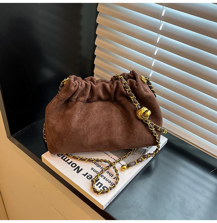 Korean version of retro leopard print chain bucket bag trendy new fashion chain shoulder bag large capacity suede messenger bag
Korean version of retro leopard print chain bucket bag trendy new fashion chain shoulder bag large capacity suede messenger bag