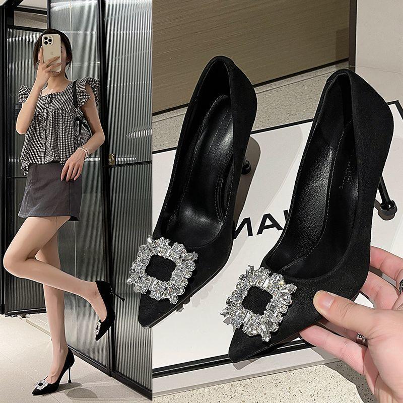 Rhinestone square buckle 2025 European and American new pointed fashion versatile stiletto high heels temperament celebrity banquet shoes tide 40
Rhinestone square buckle 2025 European and American new pointed fashion versatile stiletto high heels temperament celebrity banquet shoes tide 40