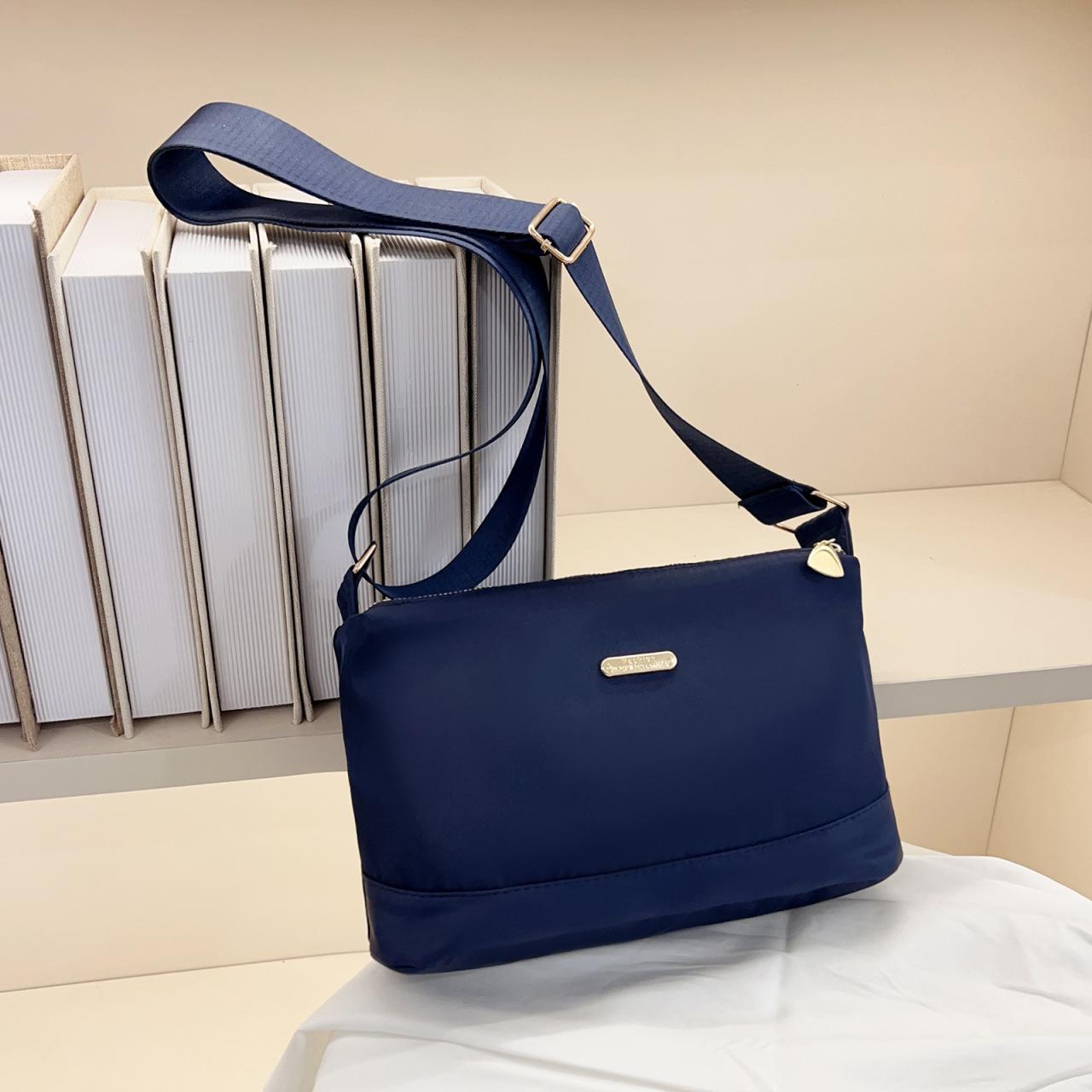 Women Nylon Crossbody Bags Casual Zipper Print Multi-layer Shoulder Bag Lightweight Waterproof Purse Phone Handbags Travel Bags
Women Nylon Crossbody Bags Casual Zipper Print Multi-layer Shoulder Bag Lightweight Waterproof Purse Phone Handbags Travel Bags
