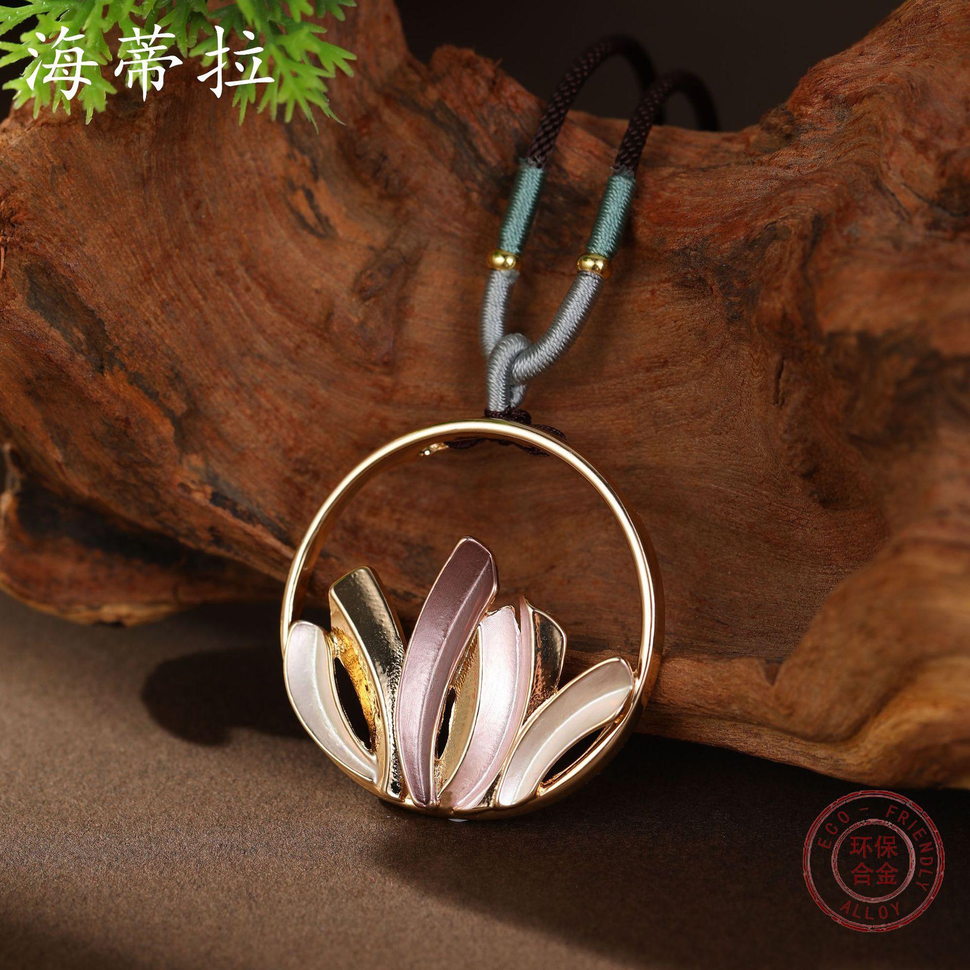 New color painting oil round hollow flower cluster woven rope long necklace, women s autumn and winter versatile long pendant
New color painting oil round hollow flower cluster woven rope long necklace, women s autumn and winter versatile long pendant