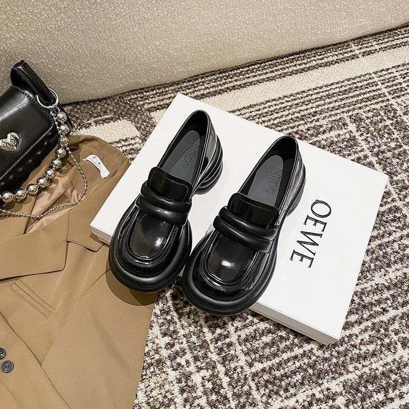 Heightened Cake Shoes New Thick-soled Round-toed Loafers British Style Slip-on Thick-heeled Leather Shoes
Heightened Cake Shoes New Thick-soled Round-toed Loafers British Style Slip-on Thick-heeled Leather Shoes