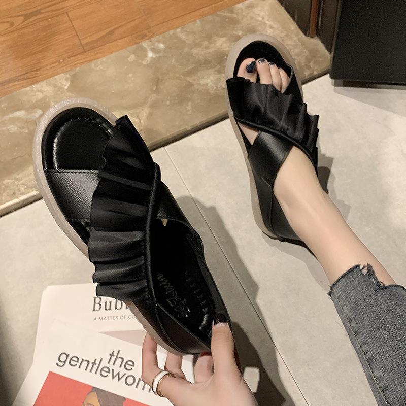 Sandals female flat bottom 2020 new fairy wind summer jelly casual Roman shoes two wear cross lace cool slippers 40 чорний
Sandals female flat bottom 2020 new fairy wind summer jelly casual Roman shoes two wear cross lace cool slippers 40 чорний