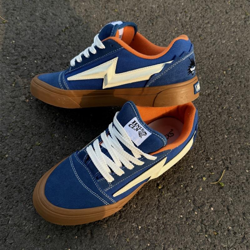 Autumn and winter explosive head embroidery American street board shoes blue coffee sole lightning shoes casual shoes 38 темно-синий
Autumn and winter explosive head embroidery American street board shoes blue coffee sole lightning shoes casual shoes 38 темно-синий