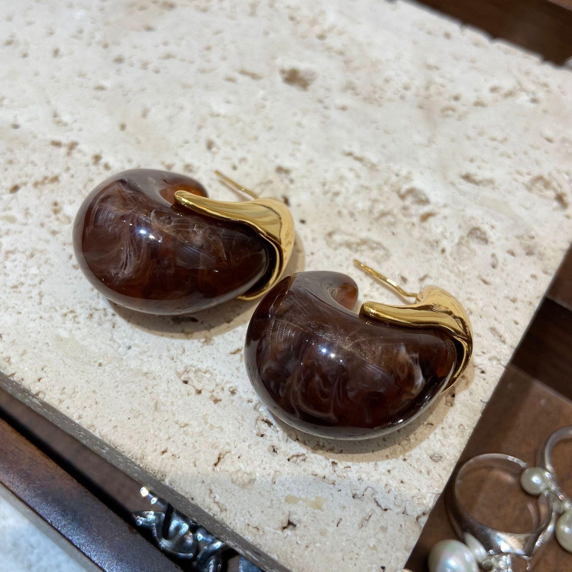 Maillard Water Drop Earrings Retro High-End Temperament Earrings Versatile Fashion Earrings
Maillard Water Drop Earrings Retro High-End Temperament Earrings Versatile Fashion Earrings