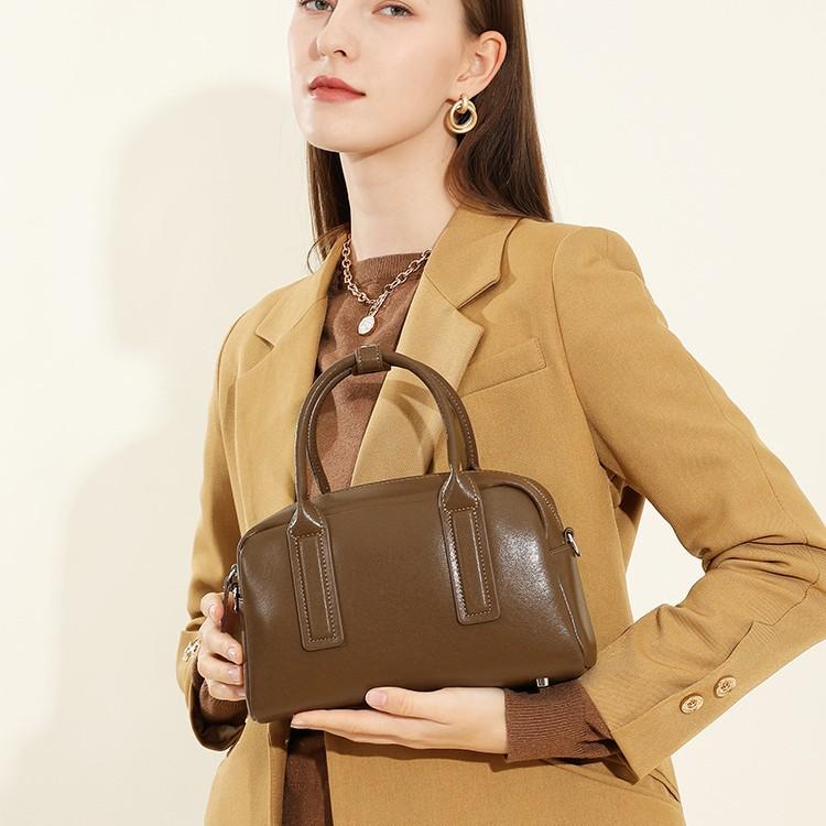 Commuter Cowhide Women s Bag Versatile Handbag Niche Texture Shoulder Messenger Bag червоний
Commuter Cowhide Women s Bag Versatile Handbag Niche Texture Shoulder Messenger Bag червоний