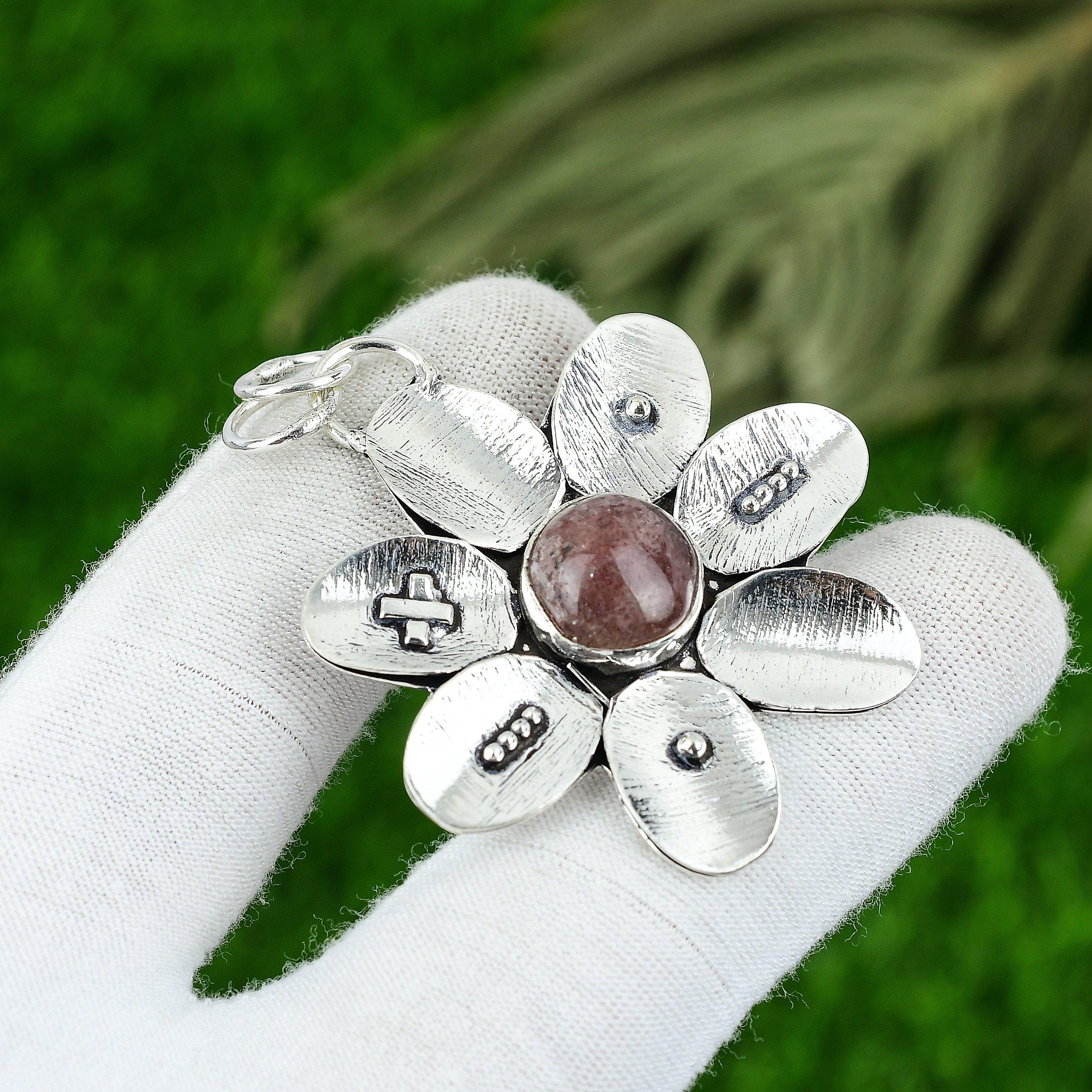 Natural Strawberry Quartz Gemstone Pendant Pink 925 Sterling Silver Jewelry
Natural Strawberry Quartz Gemstone Pendant Pink 925 Sterling Silver Jewelry