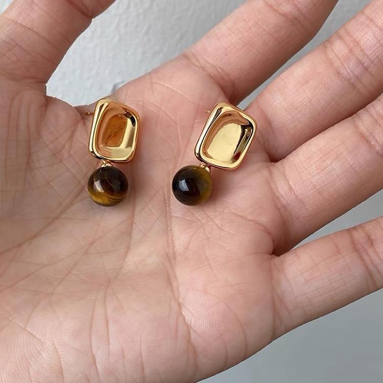 S925 Серебряные иглы в стиле ретро, осень/зима, квадратные серьги Майяра с геометрическим рисунком тигрового глаза и камнями карамели премиум-класса
S925 Серебряные иглы в стиле ретро, осень/зима, квадратные серьги Майяра с геометрическим рисунком тигрового глаза и камнями карамели премиум-класса