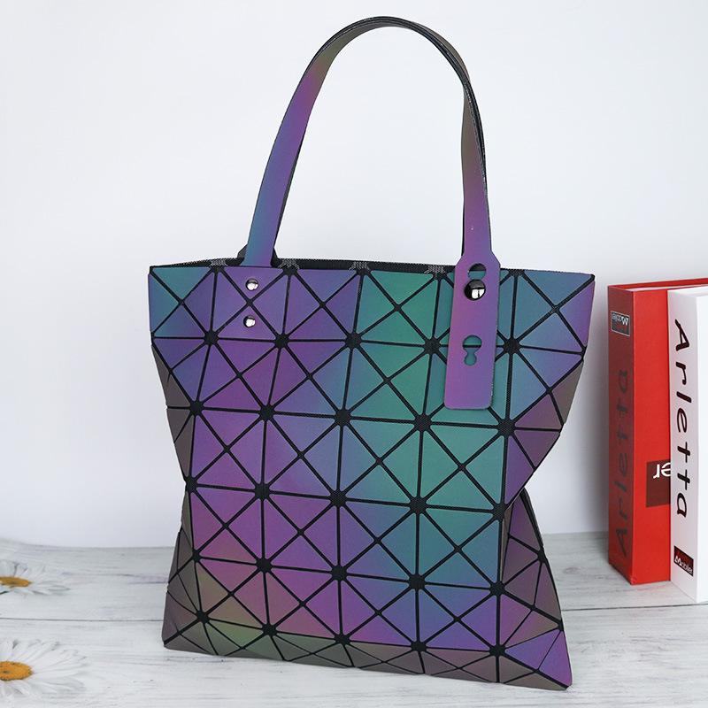 Shopping Bag Geometric Rhombus Folding Color-changing Luminous Handbag Women s Japanese Rhombus Fashion Shoulder Arm Bag
Shopping Bag Geometric Rhombus Folding Color-changing Luminous Handbag Women s Japanese Rhombus Fashion Shoulder Arm Bag