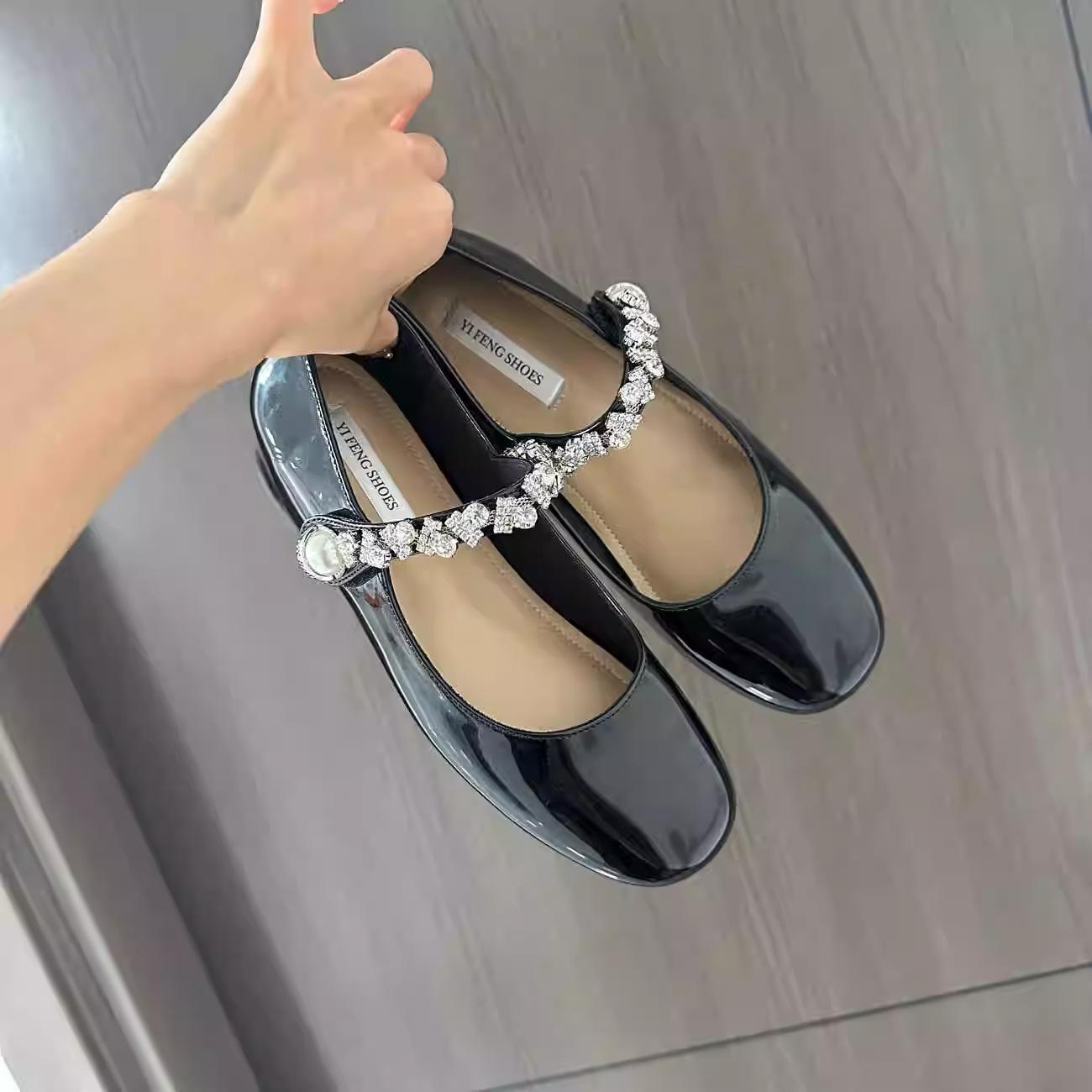 Rhinestone Mary Jane increased by 4 cm in height, one word with temperament, socialite spring and summer new square round head sweet single shoes wome 39 чорний
Rhinestone Mary Jane increased by 4 cm in height, one word with temperament, socialite spring and summer new square round head sweet single shoes wome 39 чорний