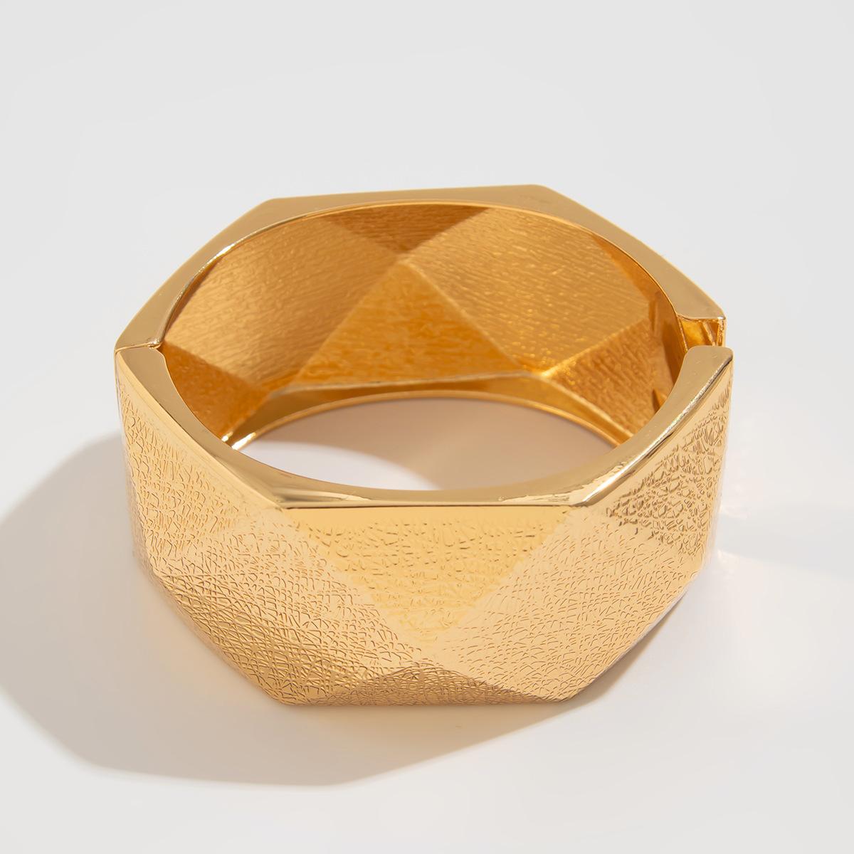 Преувеличенный панк нерегулярный широкий браслет-манжета винтажные геометрические хип-хоп металлические браслеты браслеты для женщин и мужчин ювелирные аксессуары
Преувеличенный панк нерегулярный широкий браслет-манжета винтажные геометрические хип-хоп металлические браслеты браслеты для женщин и мужчин ювелирные аксессуары