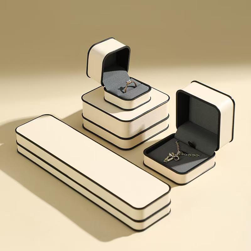 Luxury Jewelry Box for Rings, Necklaces, Bracelets, and Pendants with LED Light
Luxury Jewelry Box for Rings, Necklaces, Bracelets, and Pendants with LED Light