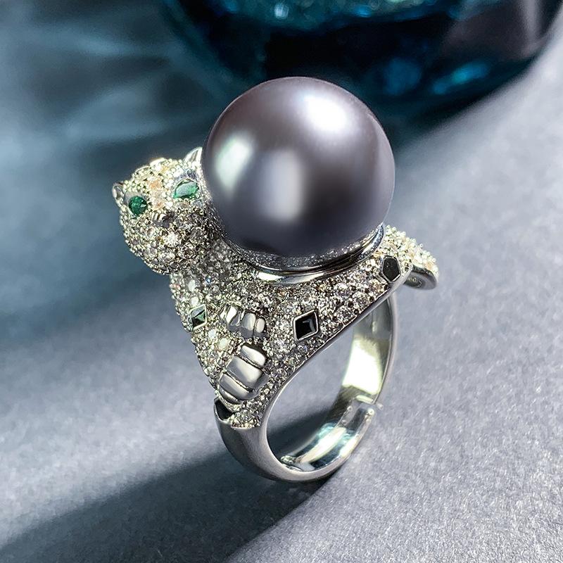 Inlaid Austrian fritillary gray and white pearl cat ring women s fashion ring
Inlaid Austrian fritillary gray and white pearl cat ring women s fashion ring