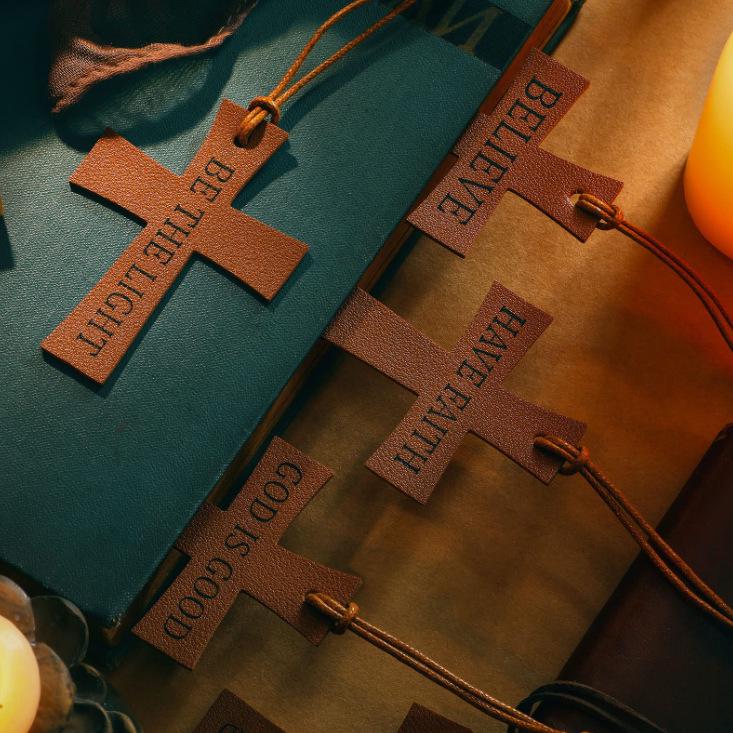 Закладка для книг зі шкіри з хрестом - Подарунок на біблійну тематику Black - Single Price
Закладка для книг зі шкіри з хрестом - Подарунок на біблійну тематику Black - Single Price