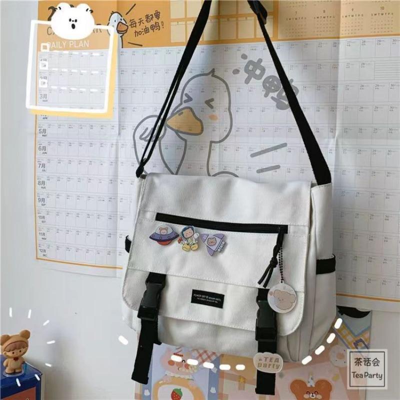 Harajuku versatile dark wind tooling messenger bag, retro street photo messenger bag, student canvas bag bag, no giveaway.
Harajuku versatile dark wind tooling messenger bag, retro street photo messenger bag, student canvas bag bag, no giveaway.