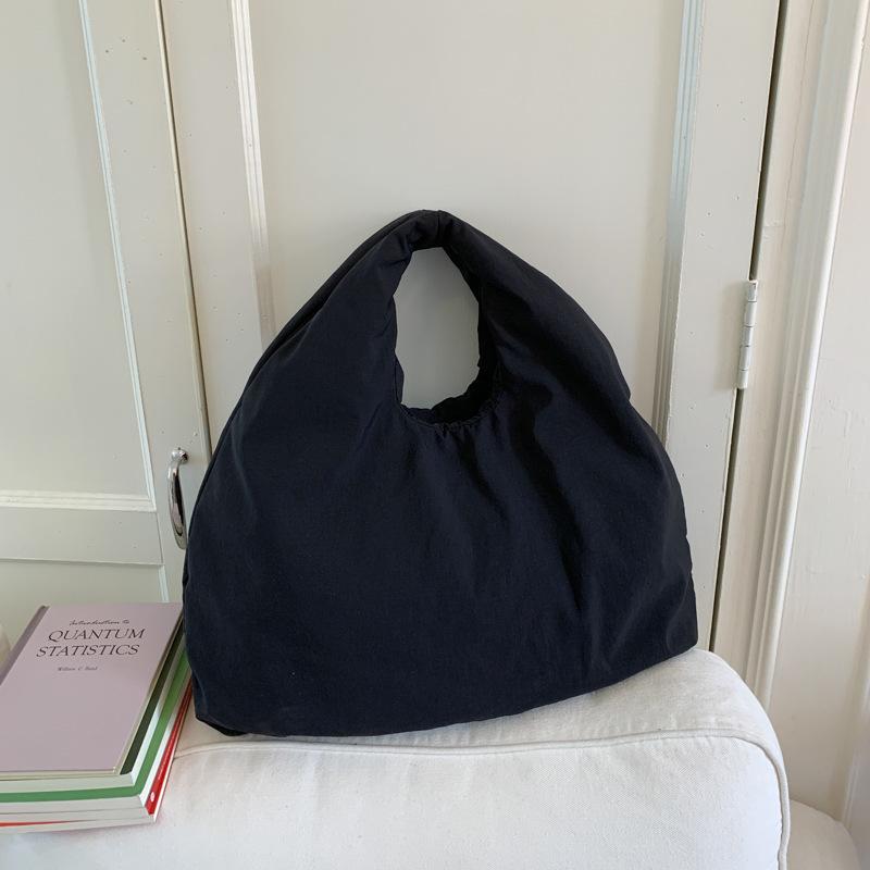 Lazy wind women s shoulder bag retro simple literary underarm bag female temperament commuting Korean foreign style women s tote bag чёрный
Lazy wind women s shoulder bag retro simple literary underarm bag female temperament commuting Korean foreign style women s tote bag чёрный