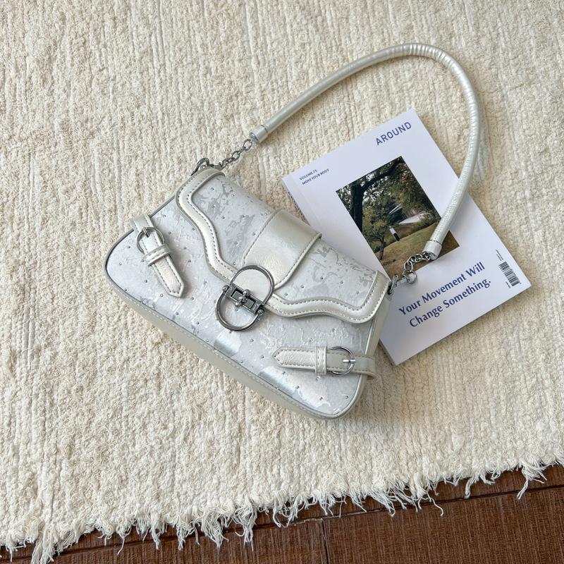 Spice Girl New Chinese Butterfly Fire Bag 25 New Niche Premium Underarm Bag One Shoulder Crossbody Portable Baguette Bag 23*5*11 белый
Spice Girl New Chinese Butterfly Fire Bag 25 New Niche Premium Underarm Bag One Shoulder Crossbody Portable Baguette Bag 23*5*11 белый