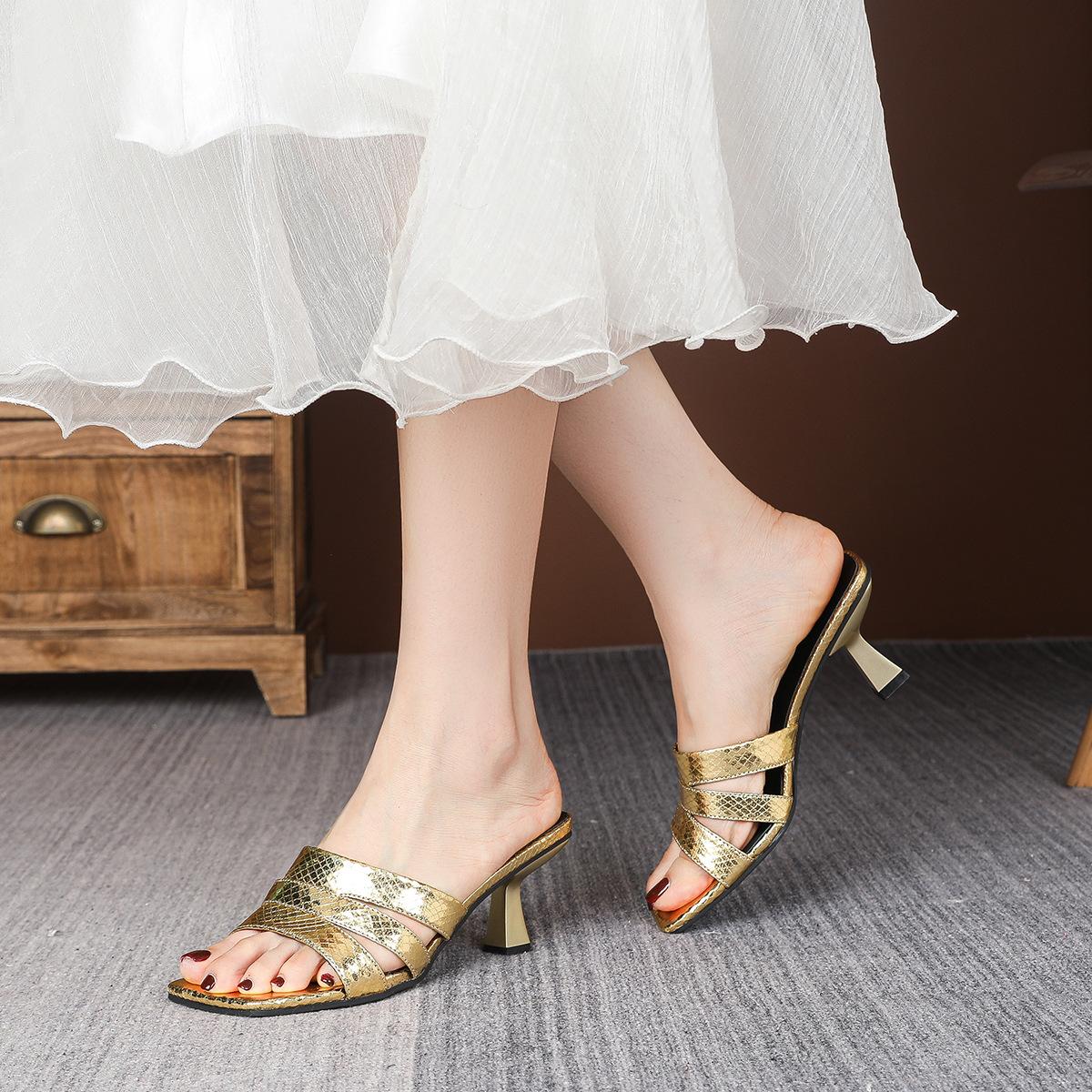 Fashion gold/silver high heels slippers women cutout leather band flip flops open toe glitter summer shoes woman sandalias mujer 2025 40 золотой
Fashion gold/silver high heels slippers women cutout leather band flip flops open toe glitter summer shoes woman sandalias mujer 2025 40 золотой