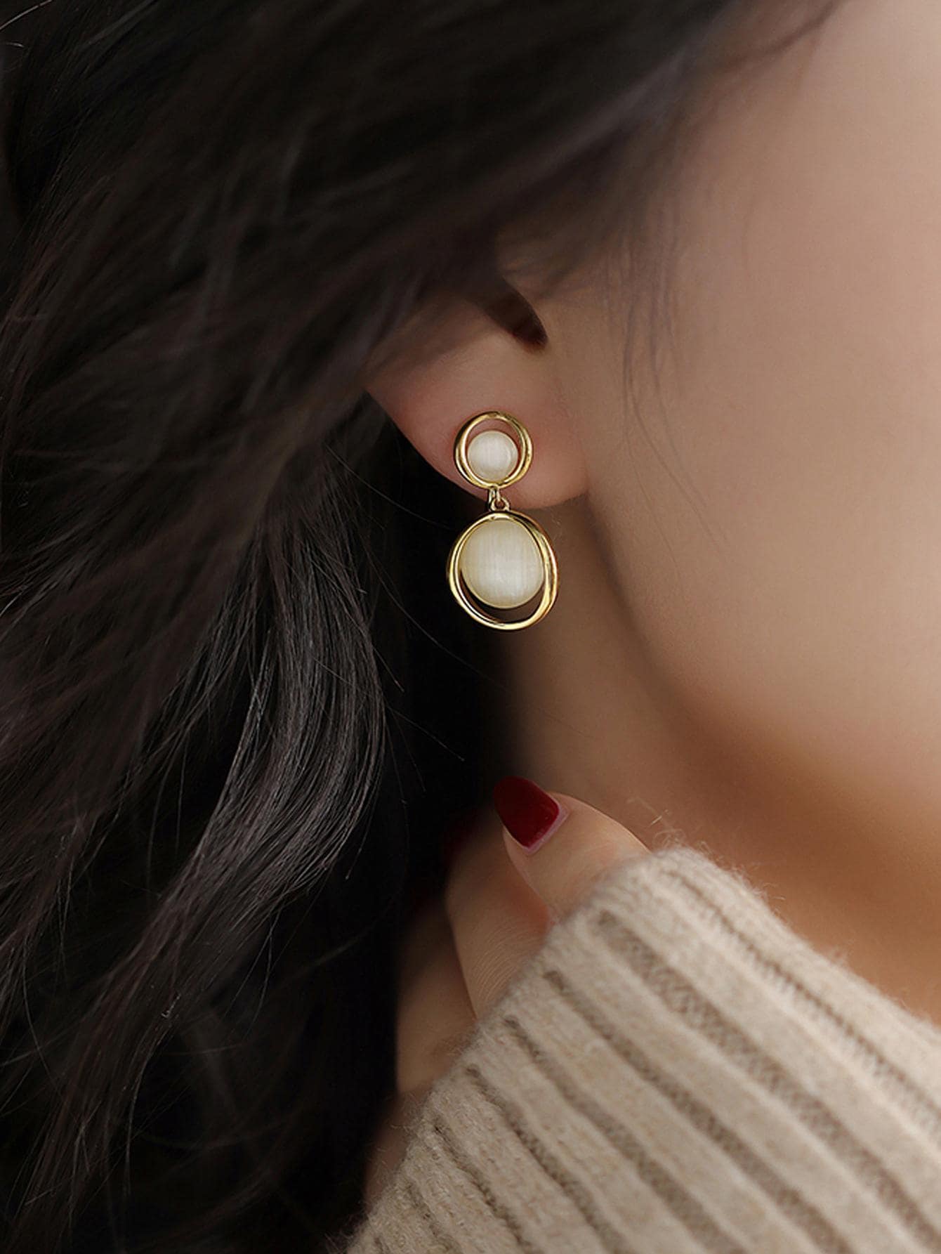 Light luxury high-end earrings retro small fragrance style temperament earrings mosquito coil plate no ear piercing ear clips for women
Light luxury high-end earrings retro small fragrance style temperament earrings mosquito coil plate no ear piercing ear clips for women