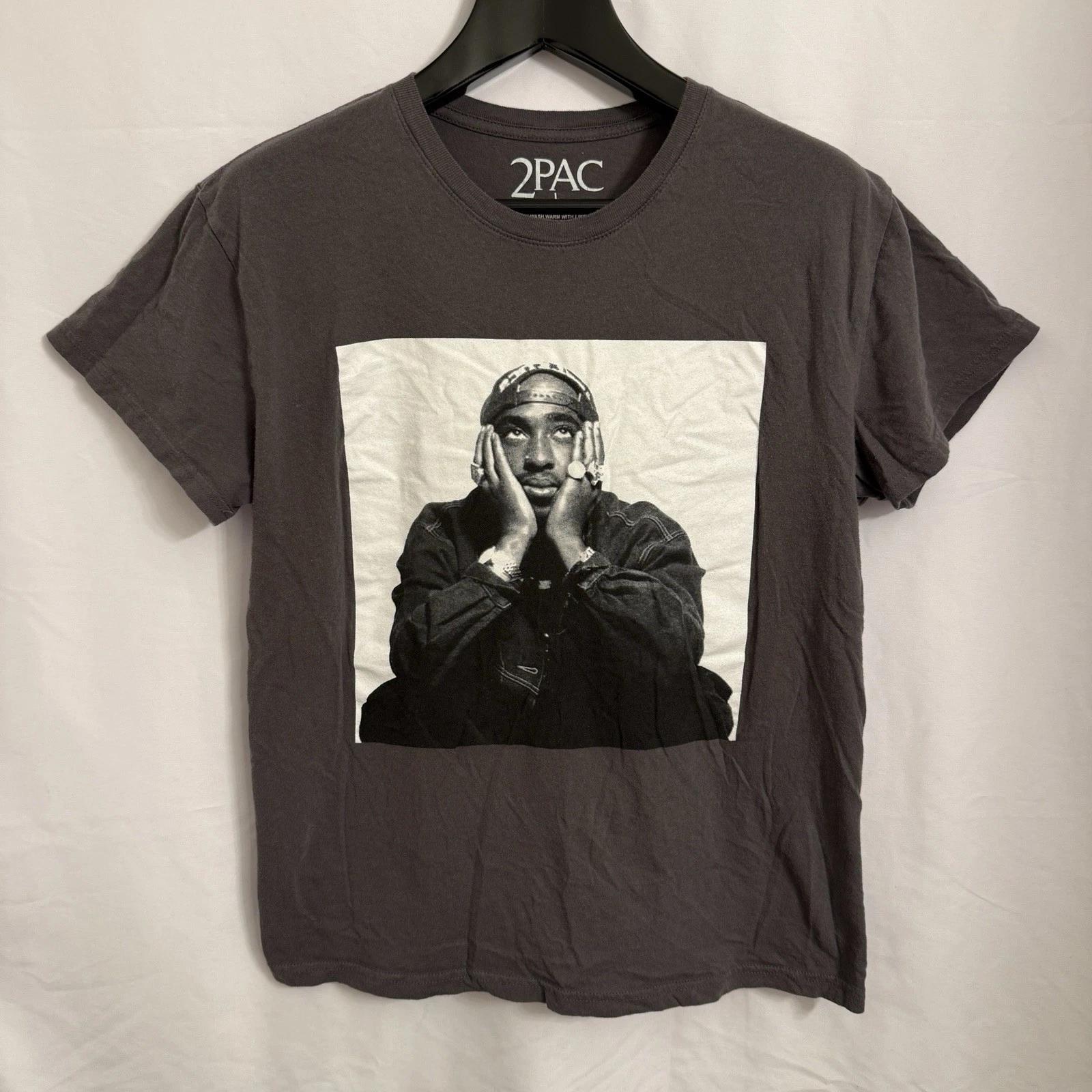 Short Sleeve T Shirt Gray Crewneck Tupac 2XL
Short Sleeve T Shirt Gray Crewneck Tupac 2XL
