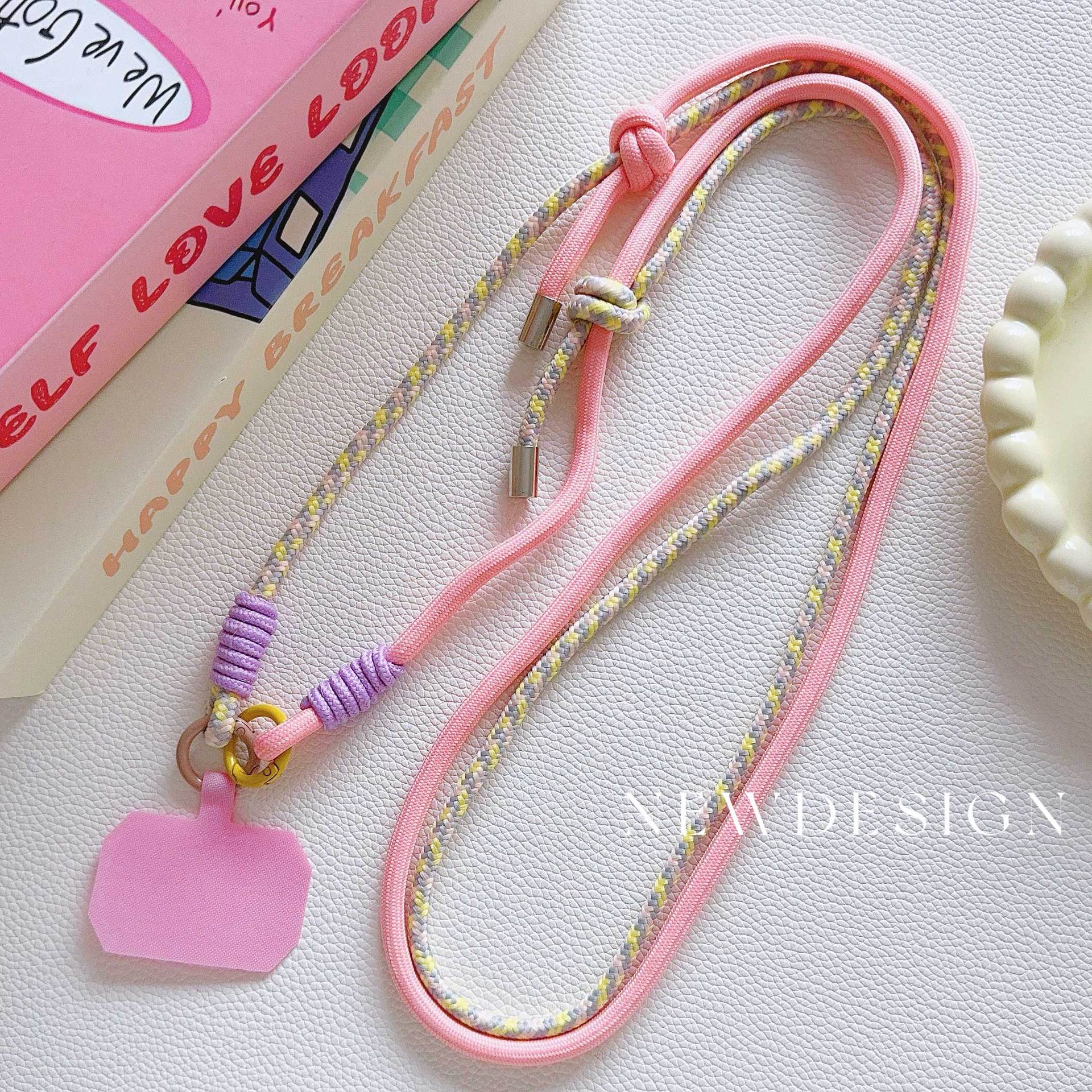 Новий багатофункціональний шнурок для мобільного телефону Crossbody, що обертається на 360°, універсальний патч для шнурка для мобільного телефону
Новий багатофункціональний шнурок для мобільного телефону Crossbody, що обертається на 360°, універсальний патч для шнурка для мобільного телефону