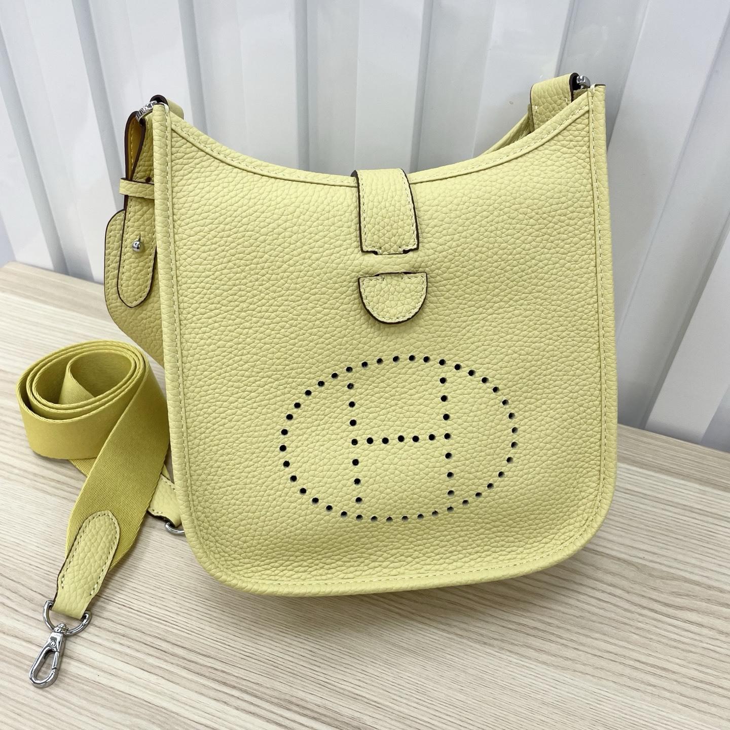 Перший шар коров ячої шкіри Aiden Mink Bag 2025 Новий стиль Міні-сумка-тоут з натуральної шкіри H-пряжка Ажурний візерунок Сумка на одне плече 22x9x21
Перший шар коров ячої шкіри Aiden Mink Bag 2025 Новий стиль Міні-сумка-тоут з натуральної шкіри H-пряжка Ажурний візерунок Сумка на одне плече 22x9x21