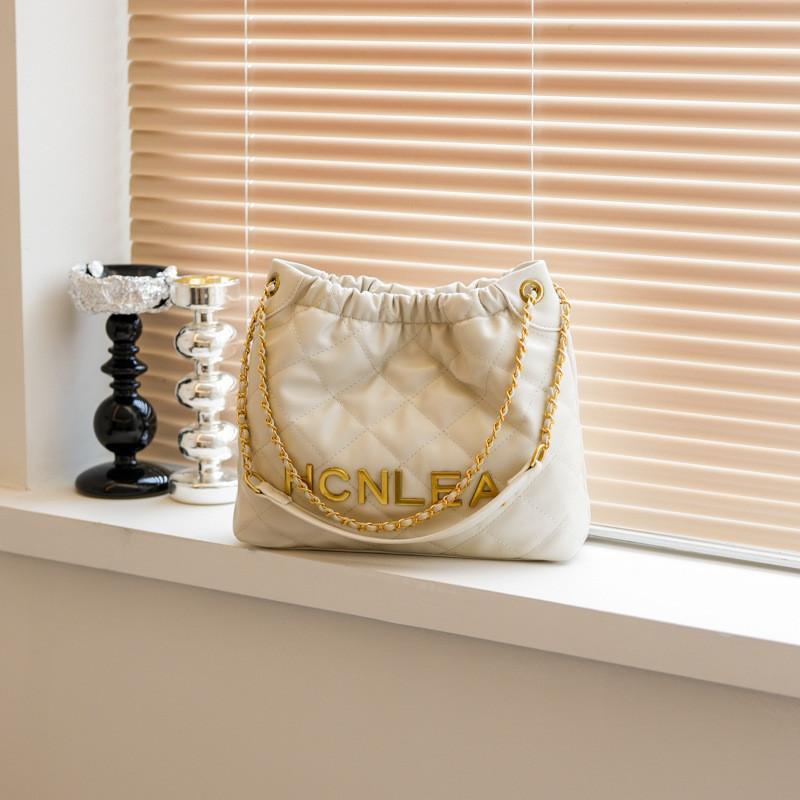 Fashionable Ruched Small Style Bag Women s 2023 New Autumn And Winter Diamond Handbag High-end Sensation Crossbody Bag белый
Fashionable Ruched Small Style Bag Women s 2023 New Autumn And Winter Diamond Handbag High-end Sensation Crossbody Bag белый