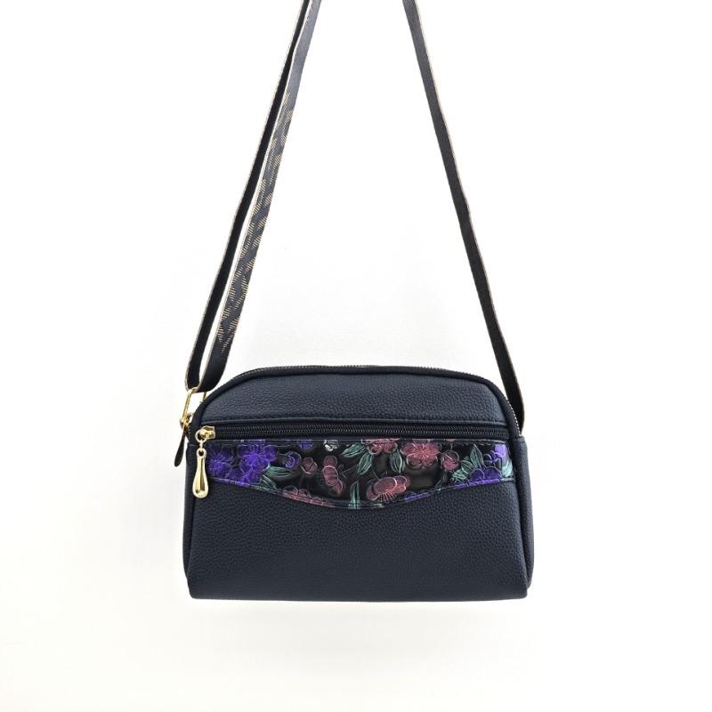 Mobile phone messenger bag New middle-aged and old women s mobile phone change bag Three-layer large-capacity messenger small bag
Mobile phone messenger bag New middle-aged and old women s mobile phone change bag Three-layer large-capacity messenger small bag