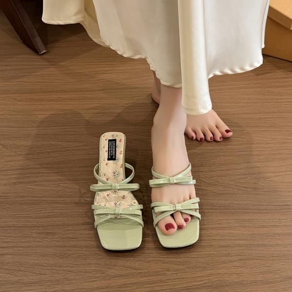 Модная обувь тапочки женские летние пантофли роскошные шлепанцы 2025 дизайнерские сандалии ретро обувь женская 2025 тапочки повседневные пантофли роскошные 35
Модная обувь тапочки женские летние пантофли роскошные шлепанцы 2025 дизайнерские сандалии ретро обувь женская 2025 тапочки повседневные пантофли роскошные 35