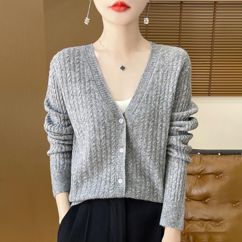 Niche V-neck twist knitted cardigan women s short jacket long-sleeved sweater loose and thin top S
Niche V-neck twist knitted cardigan women s short jacket long-sleeved sweater loose and thin top S