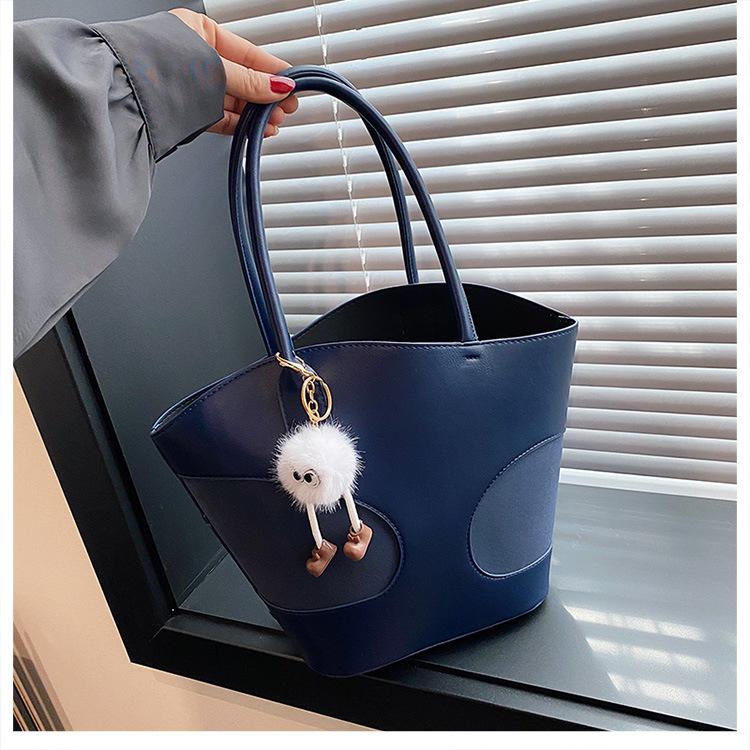 Large-capacity bag women s autumn and winter retro versatile 2024 new fashion shoulder bag popular bucket bag this year синій
Large-capacity bag women s autumn and winter retro versatile 2024 new fashion shoulder bag popular bucket bag this year синій