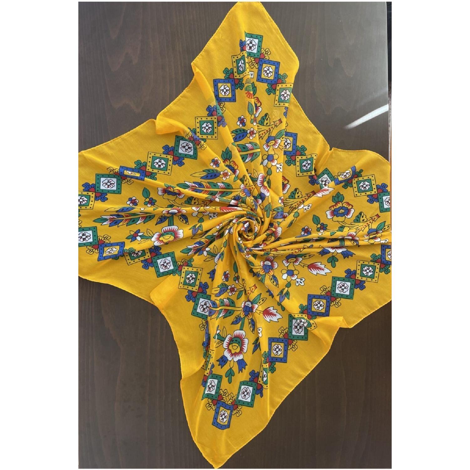 Жіноче місцеве жовте письмо 100 x 100 жовтий
Жіноче місцеве жовте письмо 100 x 100 жовтий