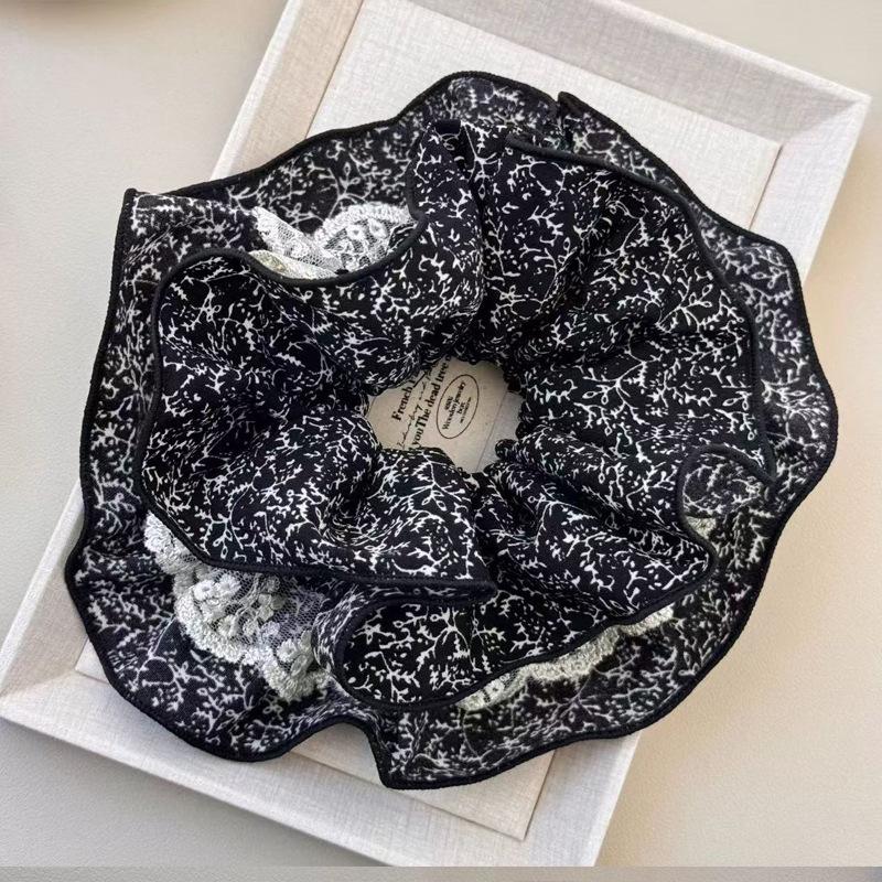 Lace small floral large intestine hair band retro French high-end skirt flower buds exquisite hair rope lace edge girl чорний
Lace small floral large intestine hair band retro French high-end skirt flower buds exquisite hair rope lace edge girl чорний
