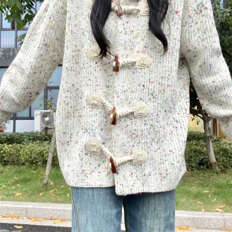 Осеннее мягкое восковое пальто в стиле колледжа, нежный ленивый ветер, застежка-рог, свитер, вязаный кардиган, женская одежда One size бежевый
Осеннее мягкое восковое пальто в стиле колледжа, нежный ленивый ветер, застежка-рог, свитер, вязаный кардиган, женская одежда One size бежевый