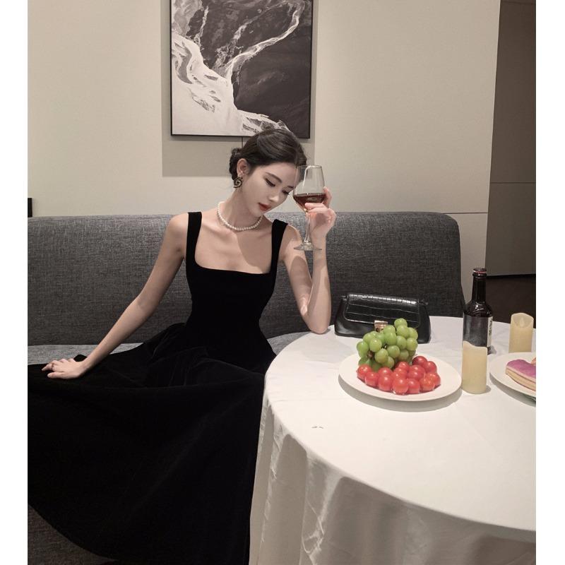 French square neck velvet suspender dress women s waist temperament Hepburn style birthday lady dress black long skirt XL чорний
French square neck velvet suspender dress women s waist temperament Hepburn style birthday lady dress black long skirt XL чорний