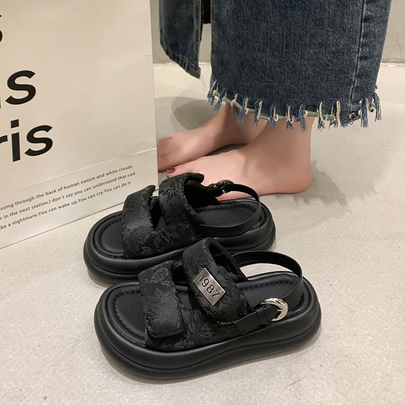 National style Velcro thick-soled sports sandals women s summer wear stepping on shit soft sole light casual beach Roman shoes 40
National style Velcro thick-soled sports sandals women s summer wear stepping on shit soft sole light casual beach Roman shoes 40