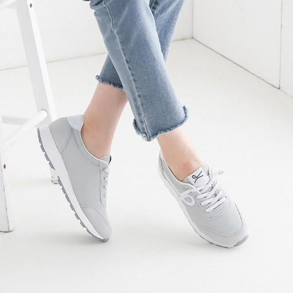 Легкие спортивные базовые комбинированные простые кроссовки Mernatu из яловой кожи с ремешком SW Jump
Легкие спортивные базовые комбинированные простые кроссовки Mernatu из яловой кожи с ремешком SW Jump