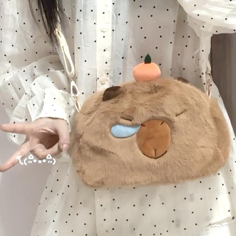 Kawaii Capybara плюшевый рюкзак для женщин универсальный мультфильм Capibala сумка через плечо большая вместительная сумка-тоут детский подарок сумка для отдыха на открытом воздухе
Kawaii Capybara плюшевый рюкзак для женщин универсальный мультфильм Capibala сумка через плечо большая вместительная сумка-тоут детский подарок сумка для отдыха на открытом воздухе