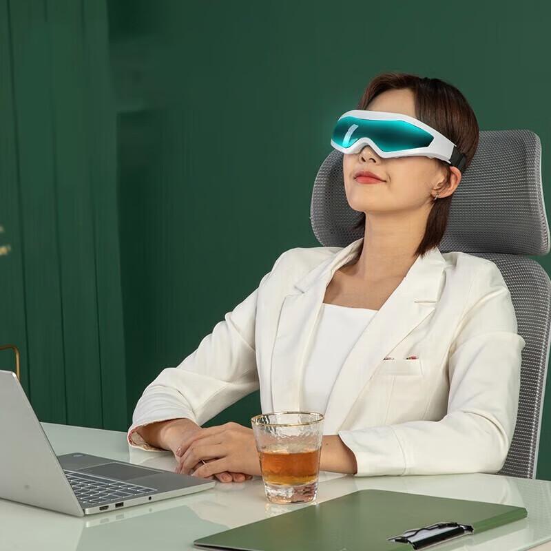 Rechargeable Magnetic Visible Eye Massager
Rechargeable Magnetic Visible Eye Massager