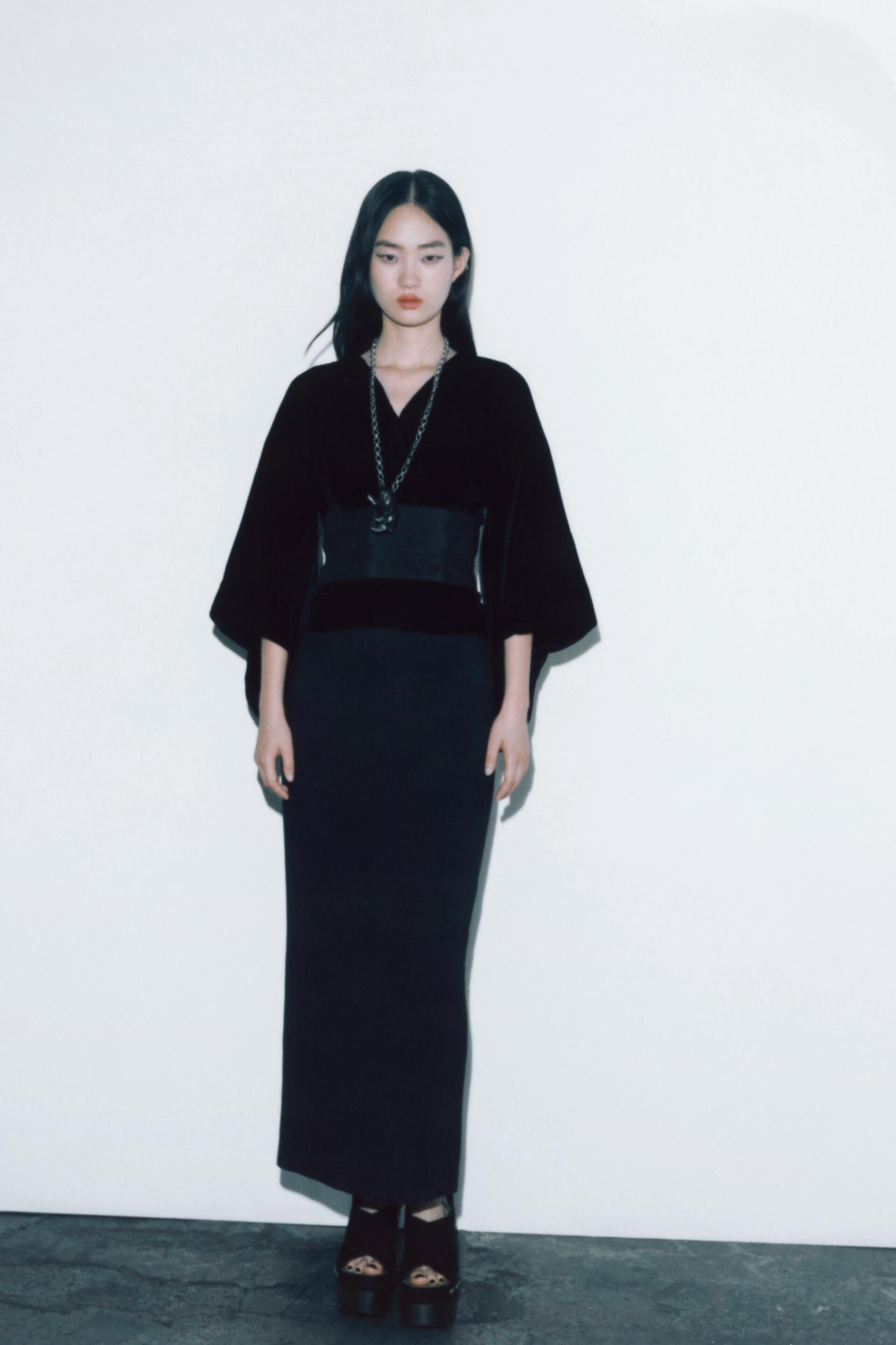 ЮБКА-КАРАНДАШ ИЗ ПОЛУШЕРСТИ – ОГРАНИЧЕННЫЙ ВЫПУСК 
ЮБКА-КАРАНДАШ ИЗ ПОЛУШЕРСТИ – ОГРАНИЧЕННЫЙ ВЫПУСК