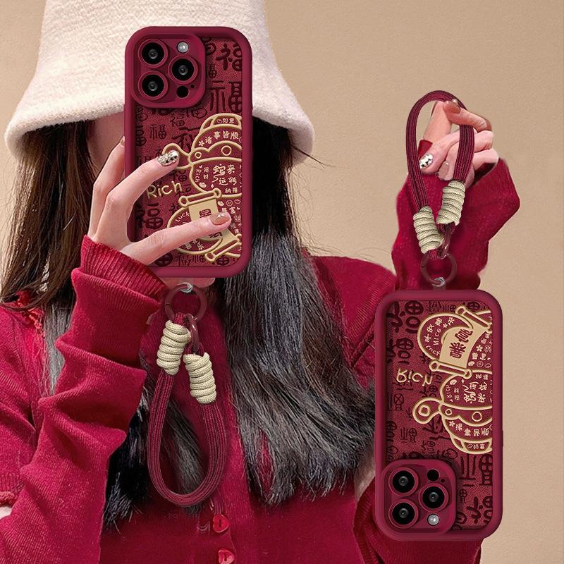 The Rich God of Wealth Lanyard Is Suitable for Apple 16pro New Year Phone Case 15, with Fine Holes, Anti-drop 14, Suede 13 and Silicone 8 iPhone 16
The Rich God of Wealth Lanyard Is Suitable for Apple 16pro New Year Phone Case 15, with Fine Holes, Anti-drop 14, Suede 13 and Silicone 8 iPhone 16