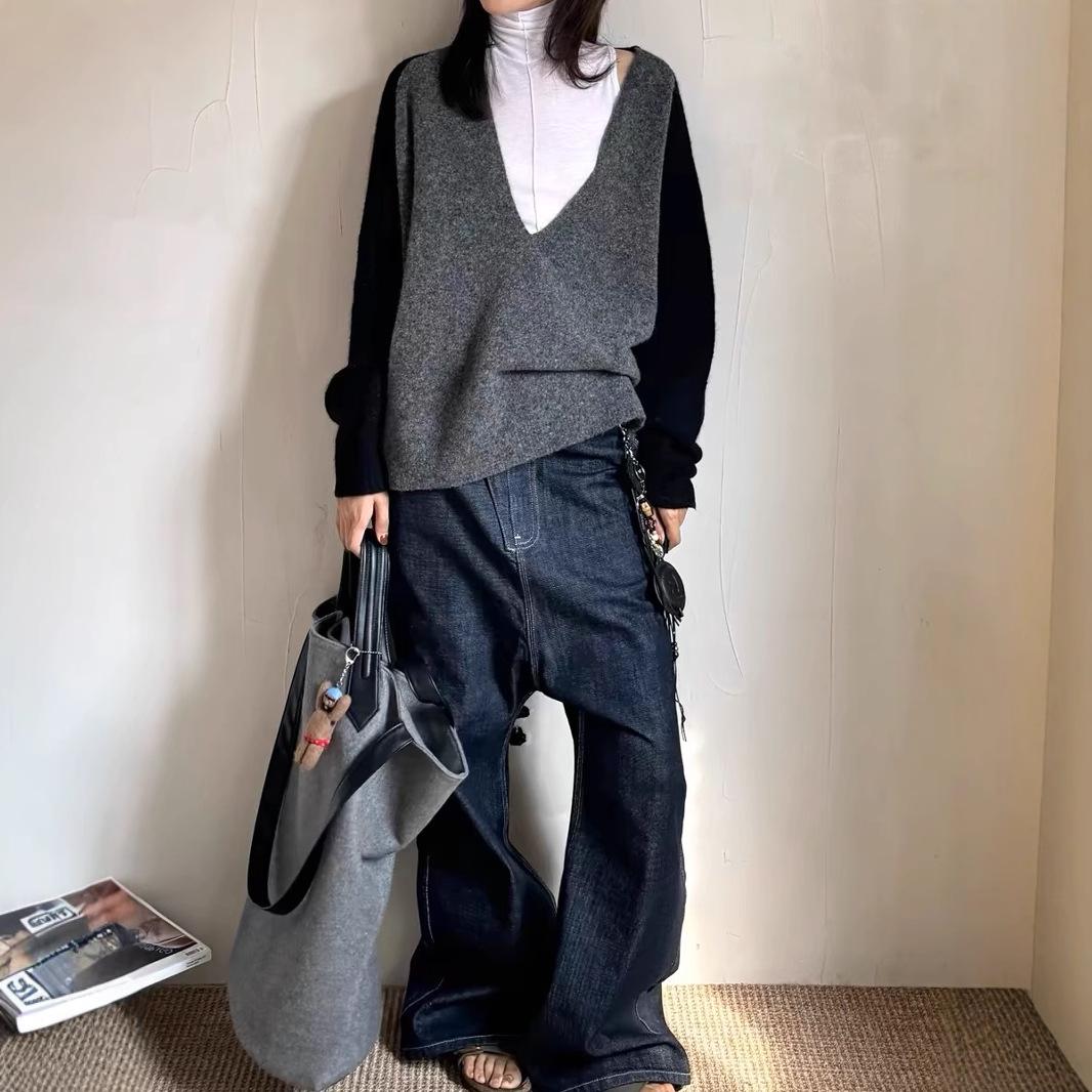 Grey V-Neck Mohair Colorblock Sweater, Slimming Loose-Fit, Wool Blend Knitwear, Drop-Shoulder Style. Small
Grey V-Neck Mohair Colorblock Sweater, Slimming Loose-Fit, Wool Blend Knitwear, Drop-Shoulder Style. Small
