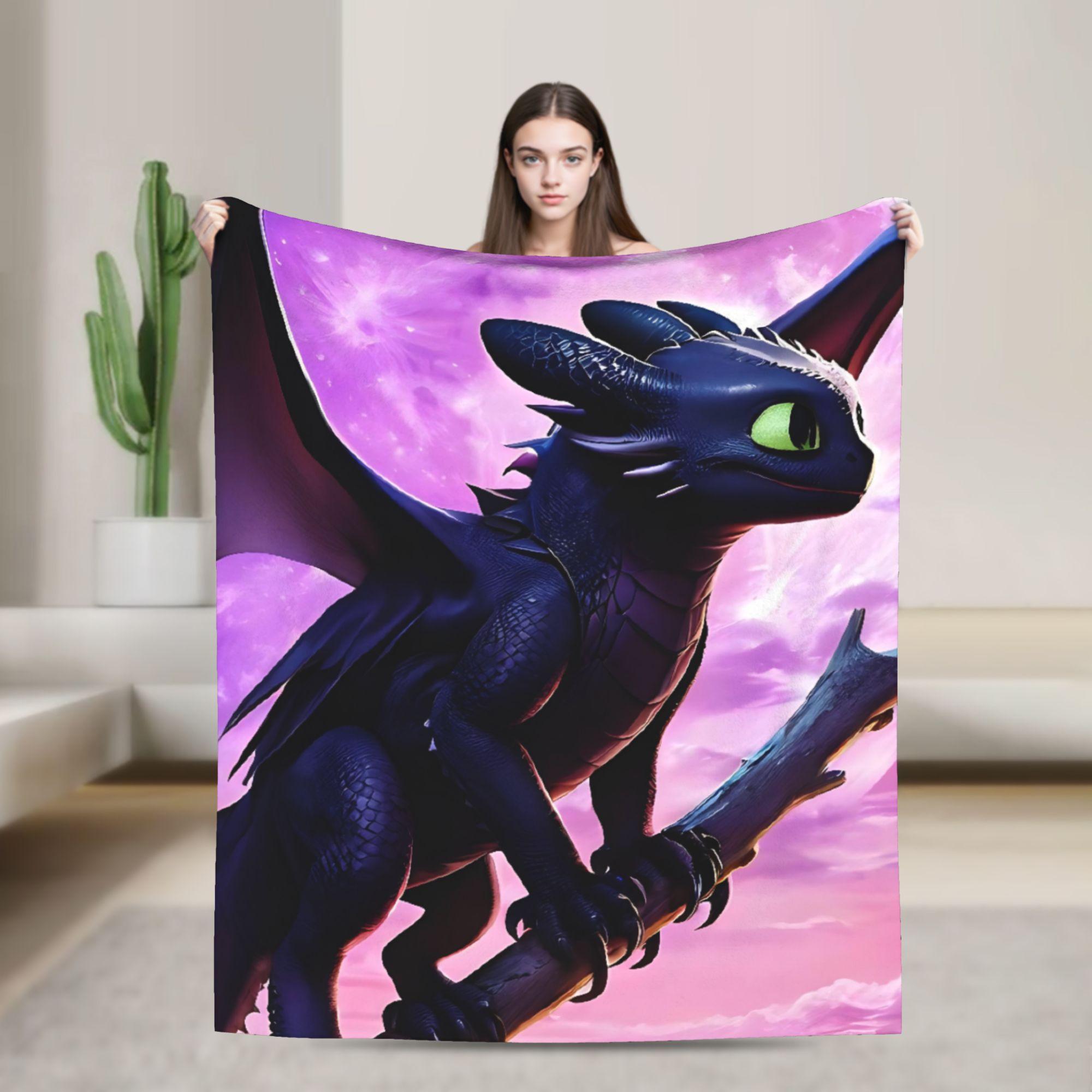 HTTYD Стилізована ковдра з візерунком дракона Тепла плюшева плед-ковдра для дивана, крісла, подорожей, офісу Фланелева постільна накидка, покривало 102x127cm
HTTYD Стилізована ковдра з візерунком дракона Тепла плюшева плед-ковдра для дивана, крісла, подорожей, офісу Фланелева постільна накидка, покривало 102x127cm