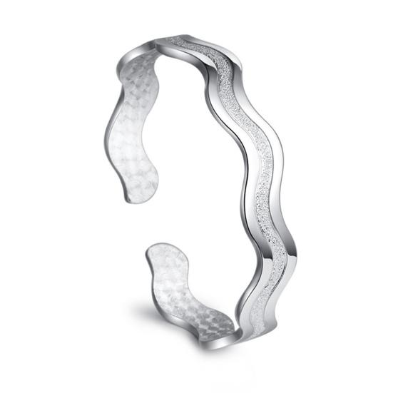 Женский браслет с матовыми двойными линиями, регулируемый подарок, металлический волнистый женский браслет-манжета, модный
Женский браслет с матовыми двойными линиями, регулируемый подарок, металлический волнистый женский браслет-манжета, модный