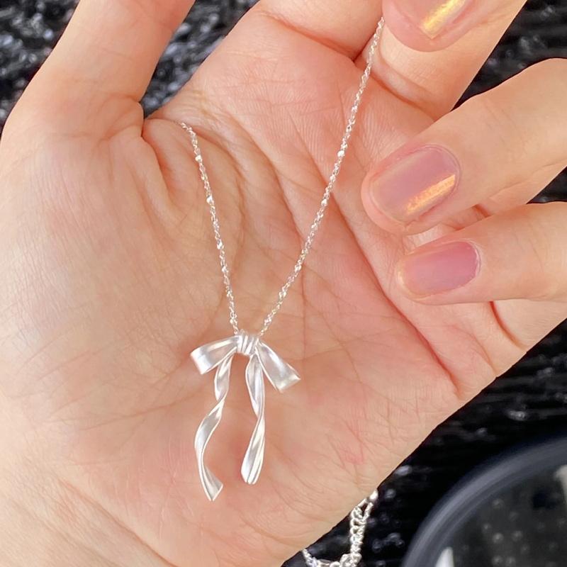 Exquisite Clavicle Chain Elegant Bow Pendant Necklace for Women Girls Temperament Collar Chains Necklaces Party Wedding Jewelry
Exquisite Clavicle Chain Elegant Bow Pendant Necklace for Women Girls Temperament Collar Chains Necklaces Party Wedding Jewelry