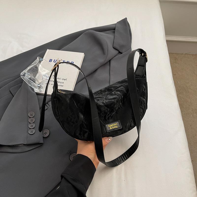 В этом году популярная женская сумка в иностранном стиле 2024 года, новая летняя модная сумка-мессенджер для поездок на работу, простая и модная сумка через плечо чёрный
В этом году популярная женская сумка в иностранном стиле 2024 года, новая летняя модная сумка-мессенджер для поездок на работу, простая и модная сумка через плечо чёрный