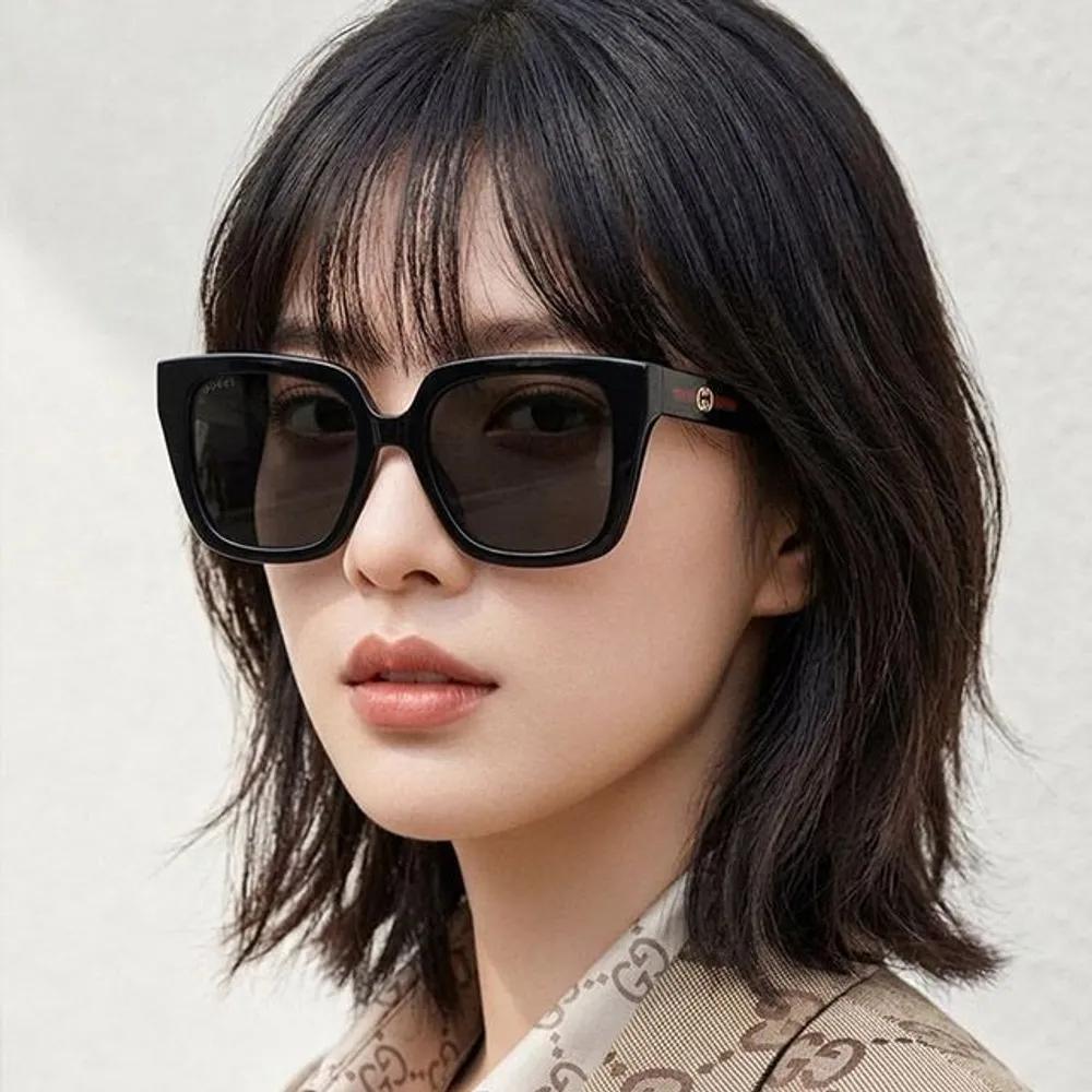 Gucci Sunglasses GG2102S 001 Oversized Three-Stripe Horn-Rimmed Glasses for Women and Men
Gucci Sunglasses GG2102S 001 Oversized Three-Stripe Horn-Rimmed Glasses for Women and Men